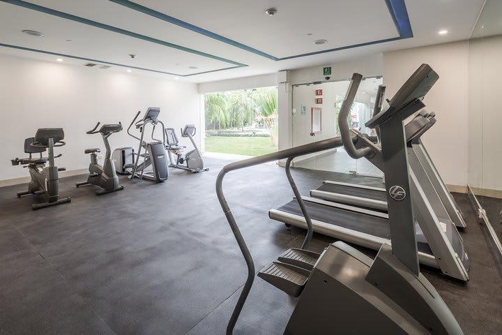 Equipped fitness center with cardio machines