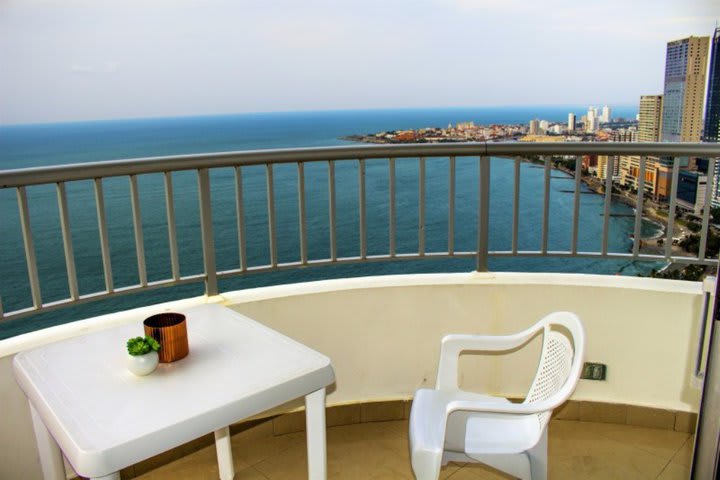 Sitting and dining areas in the apartment CTG116