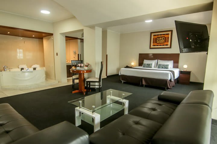 Suite guest room