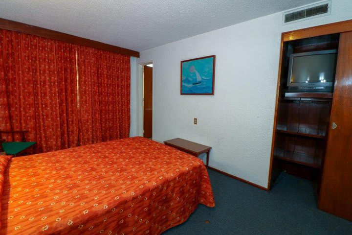 Standard guest room