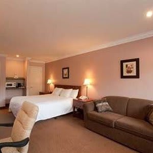 Travelodge by Wyndham Vancouver Lions Gate