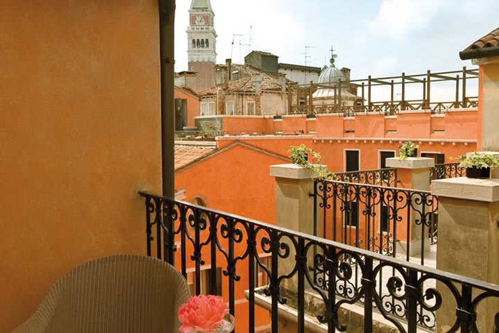 Muchas de las suites en el hotel Splendid Venice poseen terraza privada