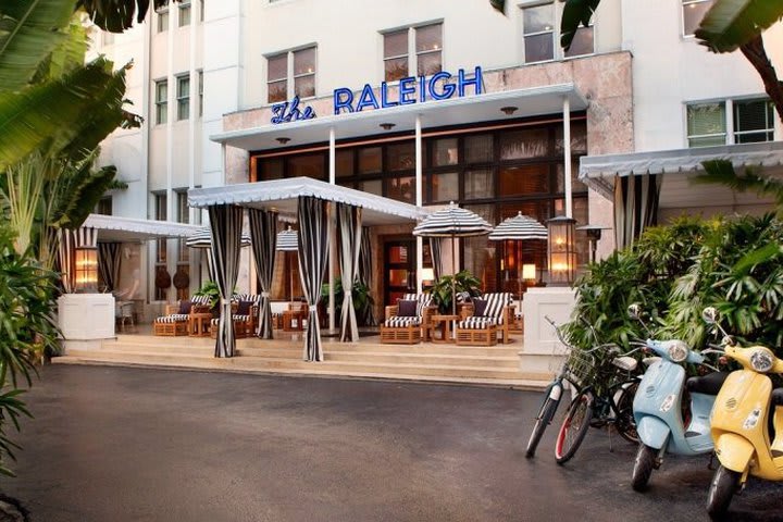 Entrada al The Raleigh Hotel en Miami Beach