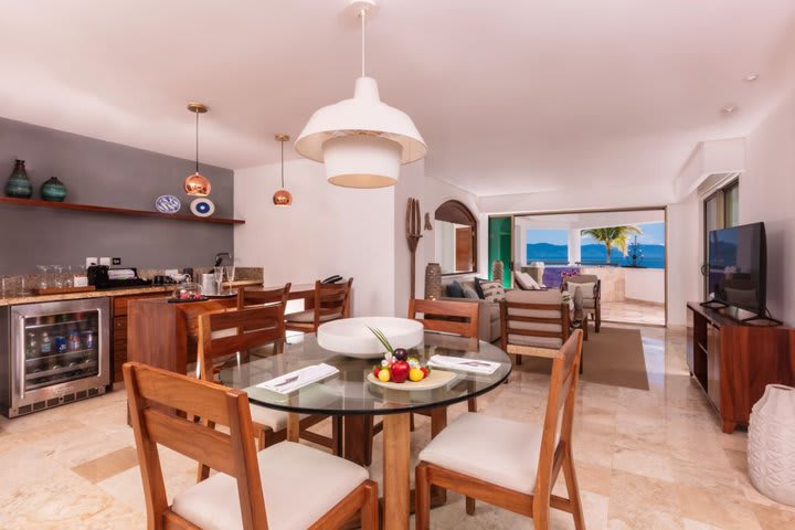 Kitchen and dining area in a master suite