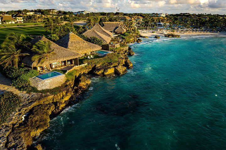 Hay bungalows frente al mar con piscina o jacuzzi pirvados