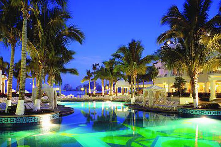 Piscina principal del hotel Pueblo Bonito Rosé