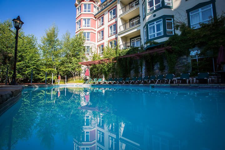 Piscina abierta durante el verano