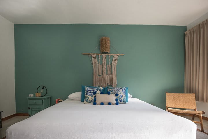 Deluxe double king guest room