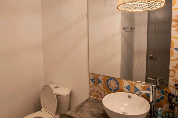 Baño de un apartaestudio