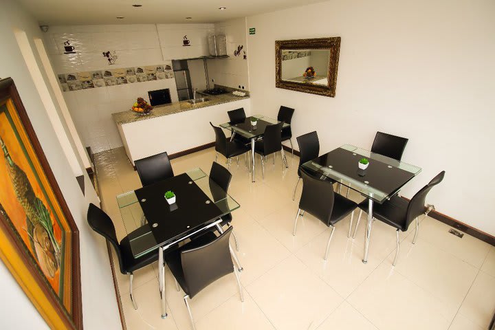 Mesas del salón de desayunos