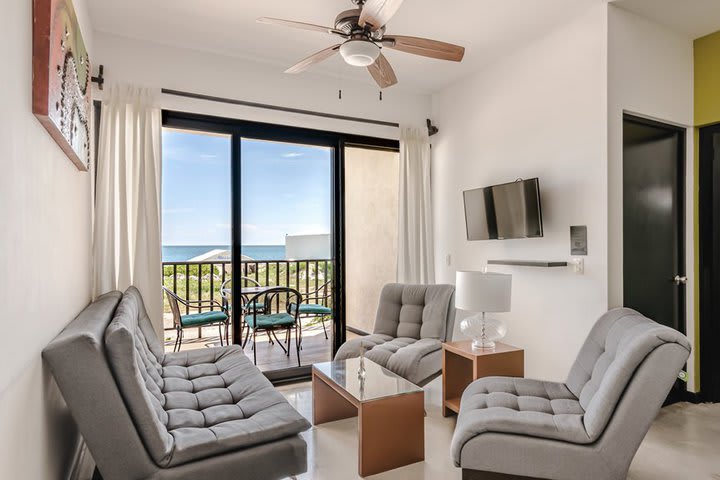 Oceanfront 2-bedroom apartment