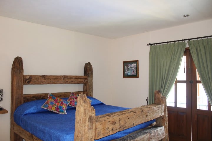 Guest room with a double bed