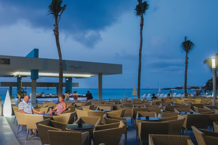 Restaurante con vista al mar