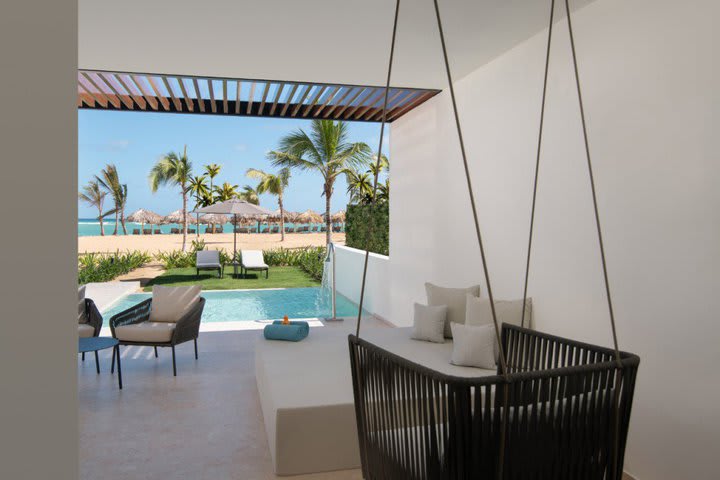 Img - Honeymoon junior suite swim-up - HMS