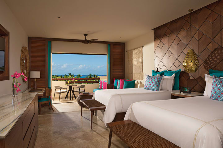 Junior suite doble con vista al mar