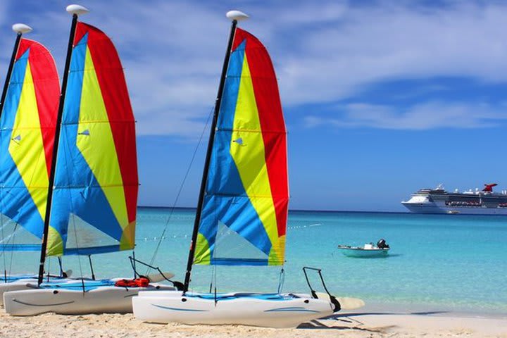 En el resort hay un centro de deportes acuáticos