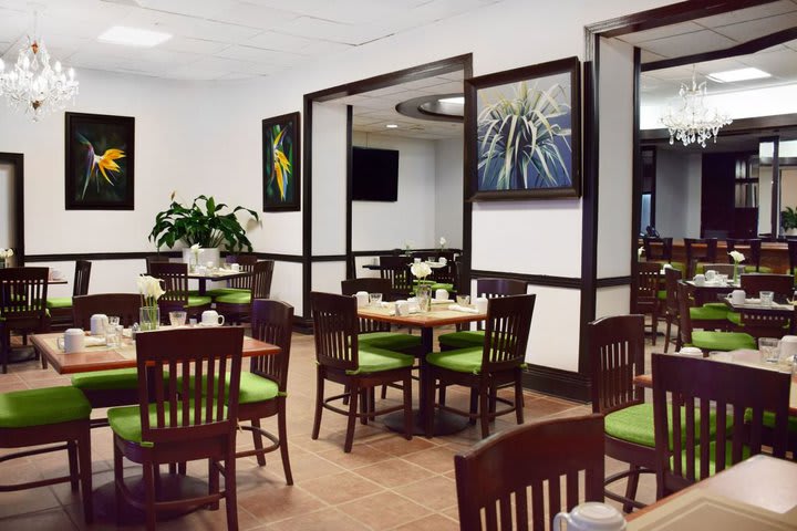 Restaurante Tropical Lounge