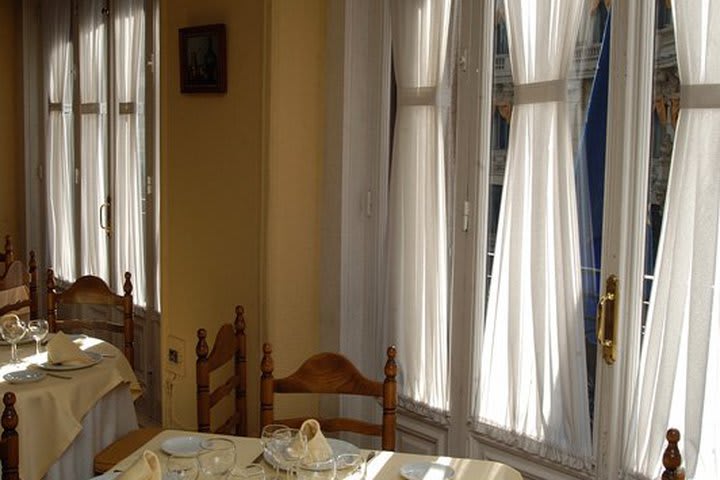 Table in the restaurant at Hotel Asturias in Madrid