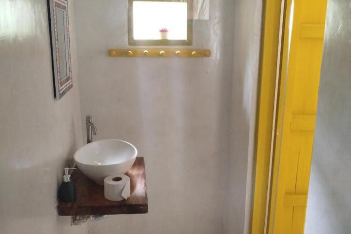 Baño de la habitación Amarilla