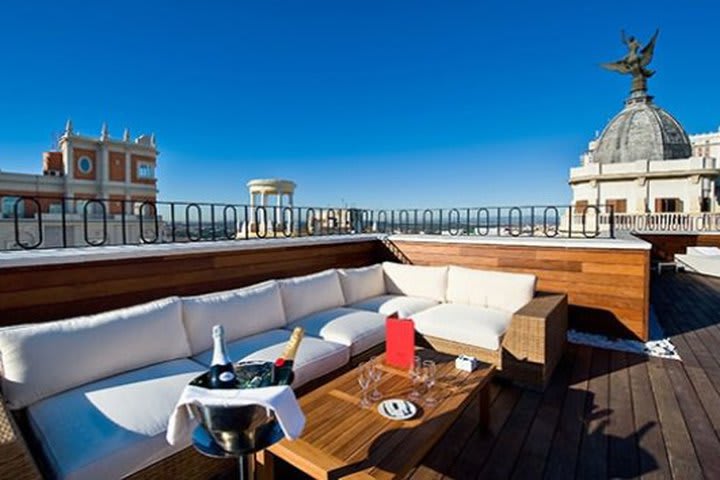 Terraza con vista panorámica de la ciudad en el hotel Vincci Vía 66 cerca de la Puerta del Sol