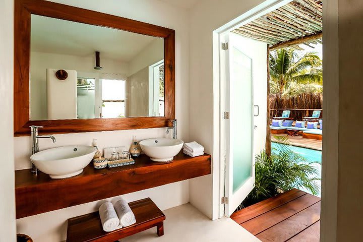 Private guest bathroom