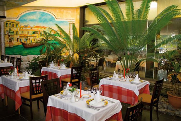 There are restaurants with a la carte specialties for dinner