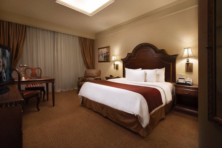 Royal deluxe king guest room