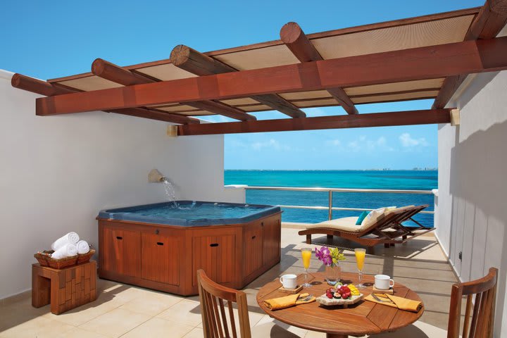 Sun terrace with Jacuzzi at the presidential suite