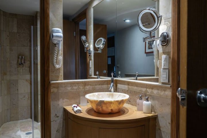 Baño de una suite ejecutiva