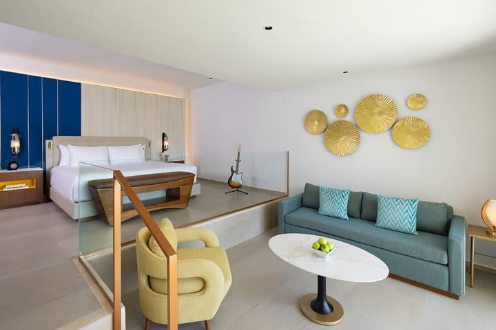 Img - Deluxe suite king and sofa bed