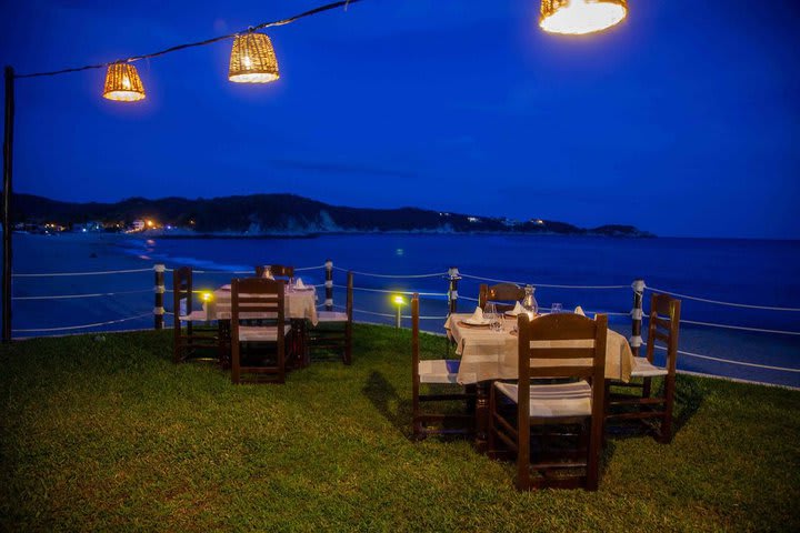 Terraza del Mar, with signature cuisine