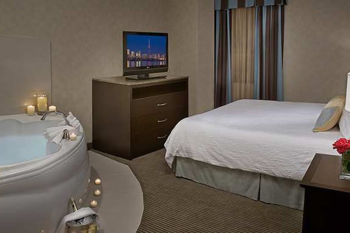 Suite con jacuzzi del hotel Hilton Garden Inn en el centro de Toronto