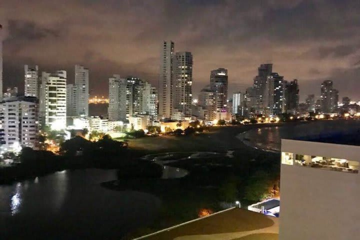 Vista nocturna desde la propiedad