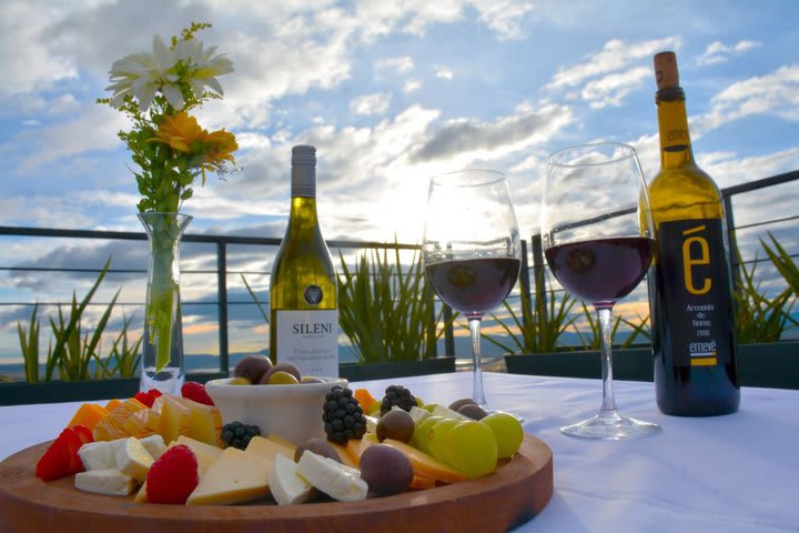 Sunset wine pairing