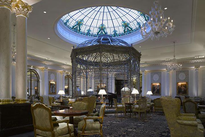 Thames Foyer en el hotel The Savoy, cerca del Puente Waterloo en Londres