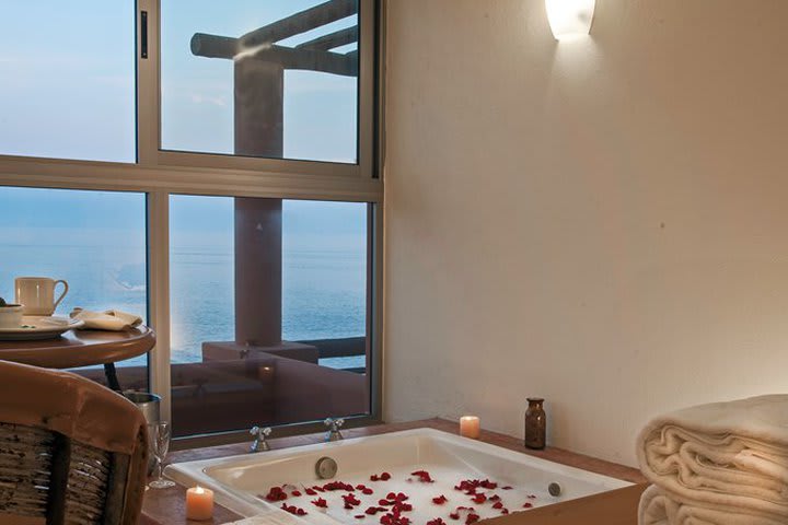 Suite with an indoor Jacuzzi and ocean view