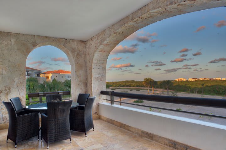 Terrace with table and chairs