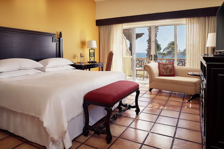 Baja guest room in front of the ocean