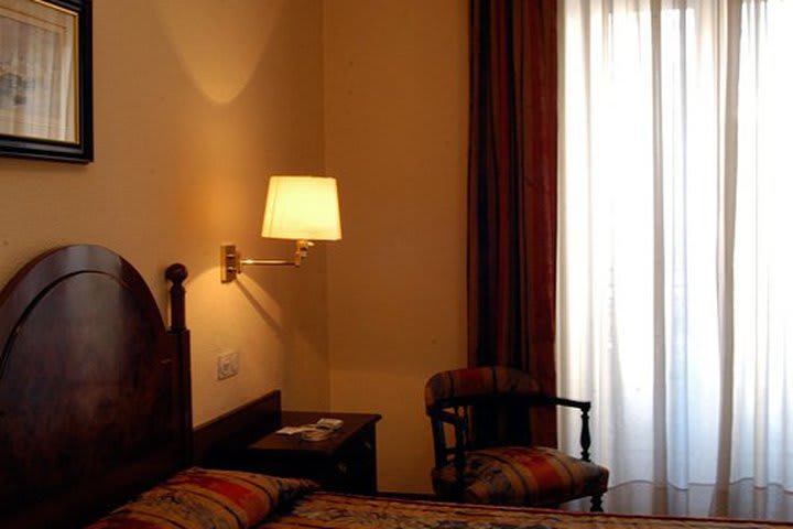 Guest room with one bed at Hotel Asturias