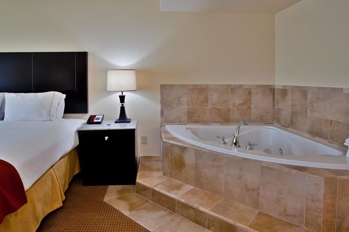 Suite with Jacuzzi
