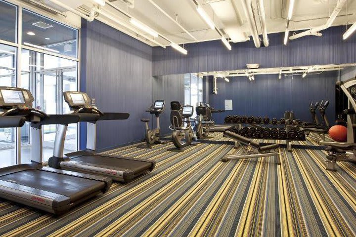 El hotel Aloft Chicago O'Hare en Rosemont cuenta con un gimnasio