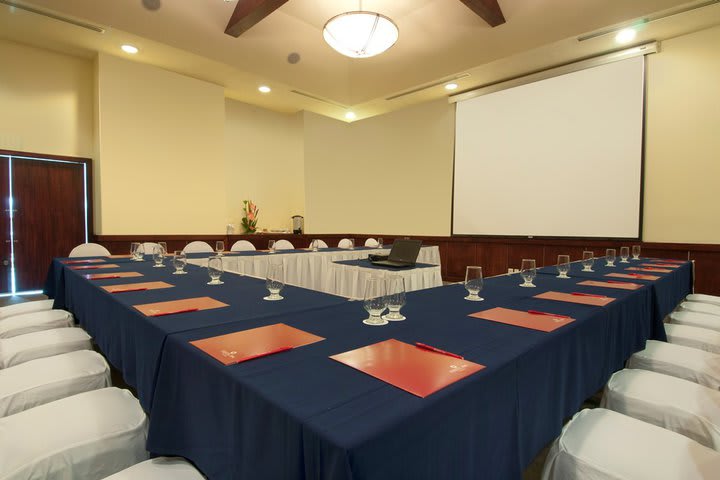 Hay salones de eventos para 300 personas