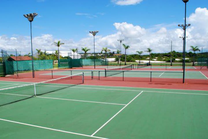 Cancha de tenis del hotel Sauípe Club al nordeste de Brasil