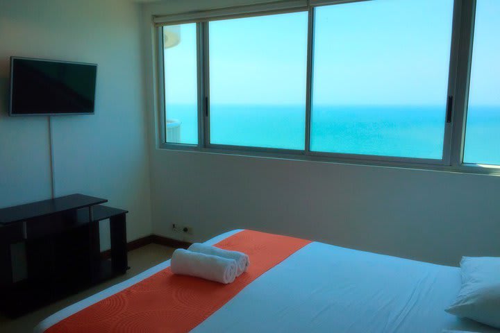 Dormitorio con vista al mar