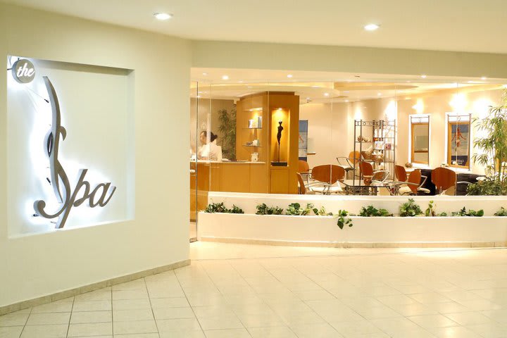 Facilities include a spa