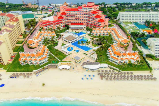 Wyndham Grand Cancún All-Inclusive Resort & Villas