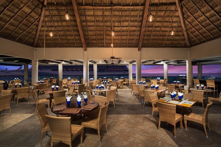 La Chopa restaurant overlooks the sea