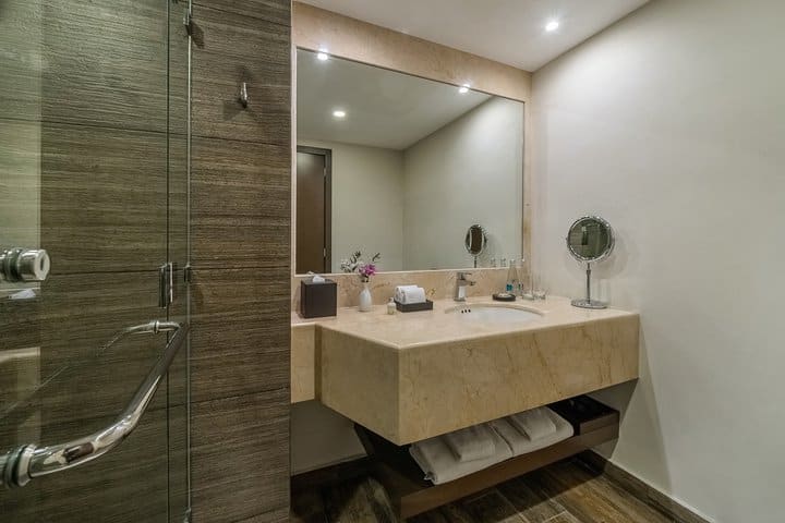 Private guest bathroom with shower