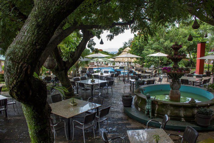 Outdoor restaurant at Hotel Villa del Conquistador