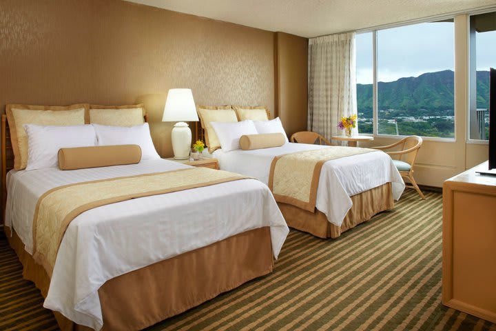 Habitación con vista a Diamond Head en el Queen Kapiolani Hotel